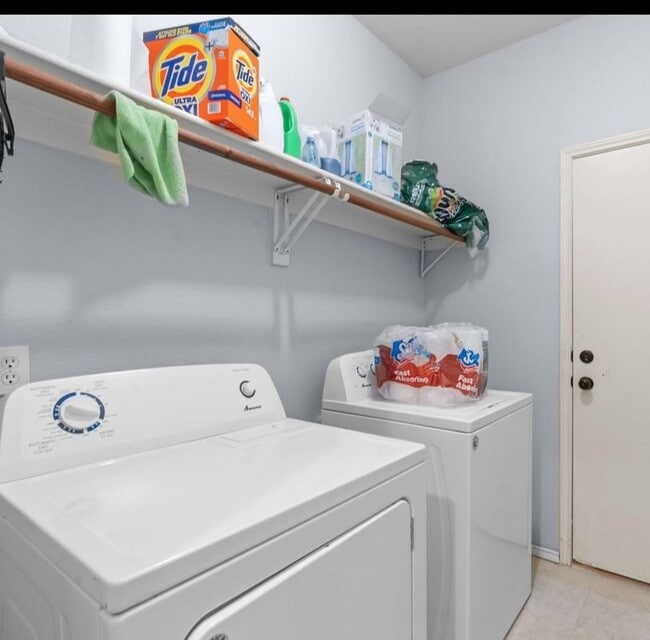 Building Photo - 8414 Seafield Ln