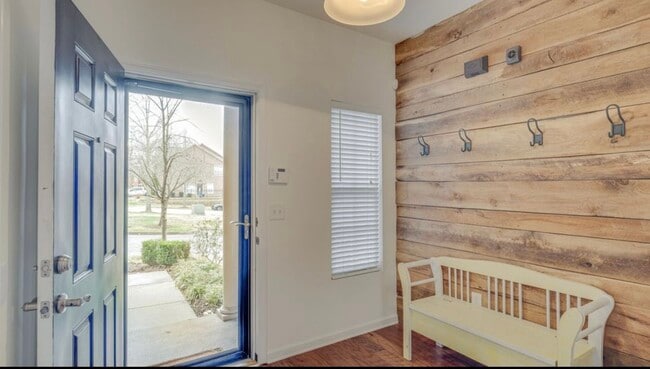 Building Photo - 8308 Oak Knoll Dr