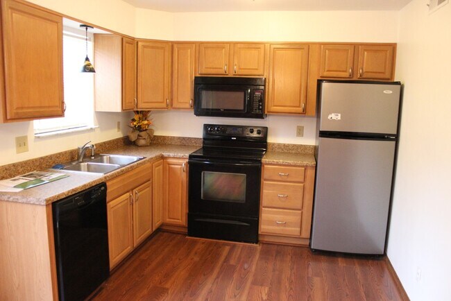 Kitchen - 5025 Saint Patrick Circle