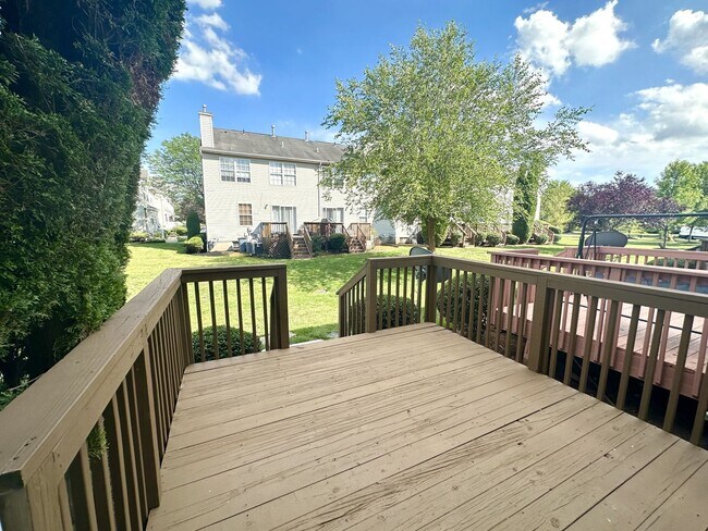 Foto del edificio - 3 bedrooms, 2.5 bathrooms