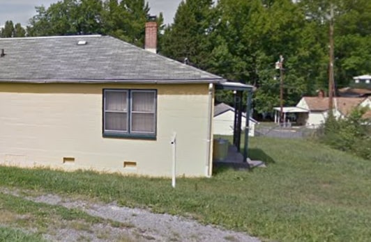 Building Photo - 345 Riverview Ave