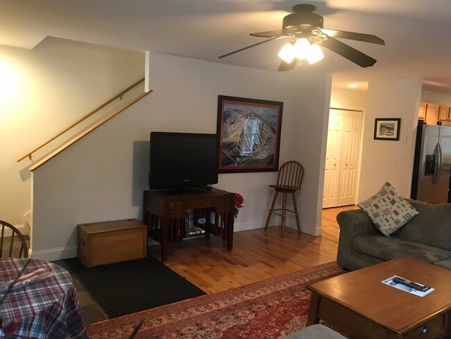 Building Photo - 562 New Hampshire Rte 103