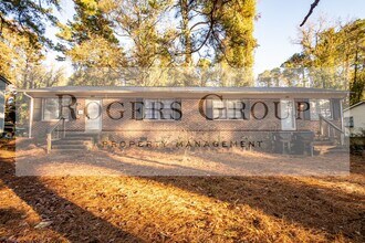 Building Photo - 1104-1106 Parham St