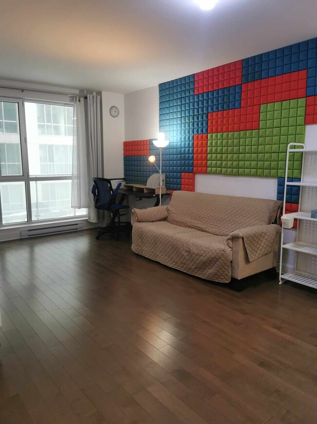 Building Photo - 5265 Av De Courtrai