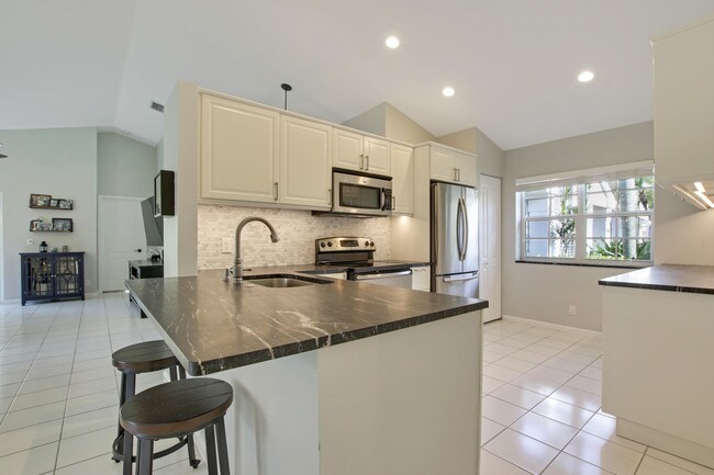 Building Photo - 18  Admirals Court