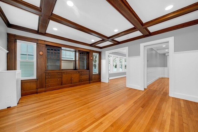 Building Photo - 26 Richardson Ave