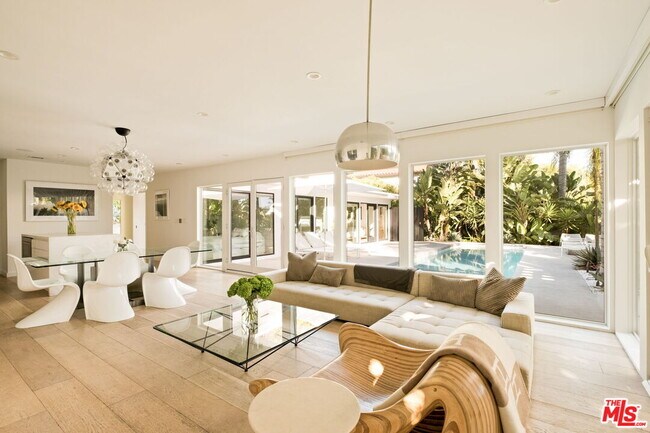 Foto del edificio - 2872 Nichols Canyon Rd
