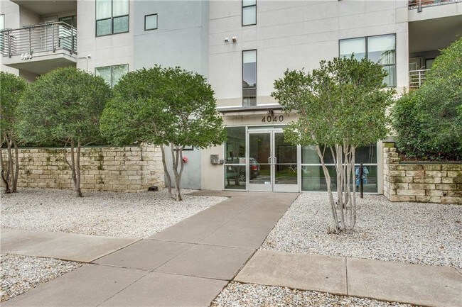 Building Photo - 4040 N Hall St