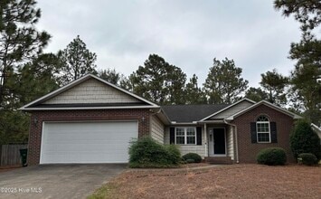 Building Photo - 4 Monroe Ln