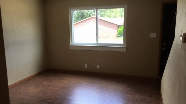 Building Photo - 309 Biggs Dr