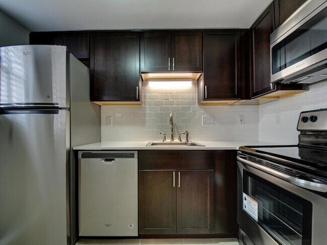 Foto del edificio - 2500 Burleson Rd