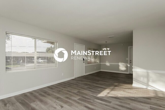 Building Photo - 3 Bedroom Pet-Friendly Home in WINTER HAVEN, FL with Main Street Renewal