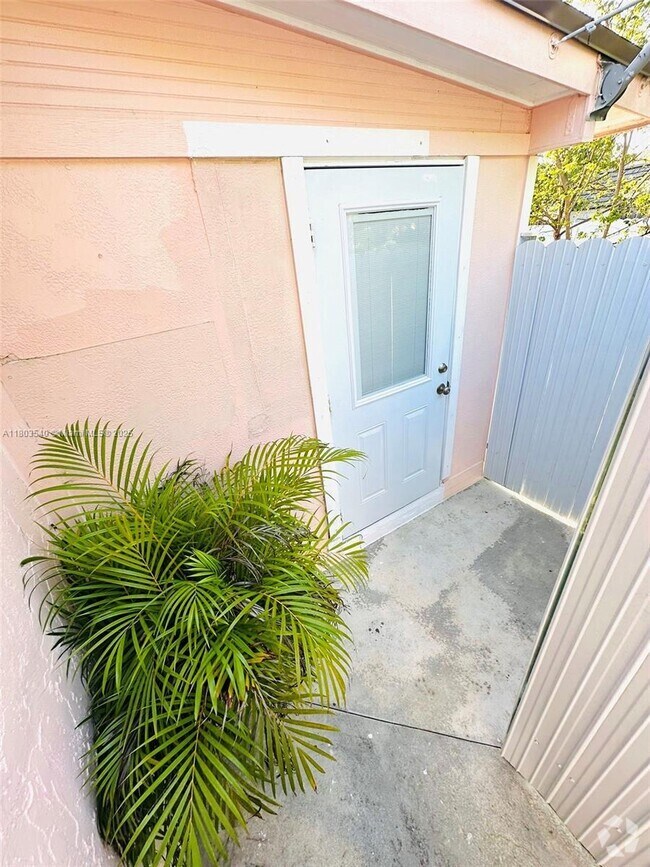Building Photo - 26750 SW 125th Ave