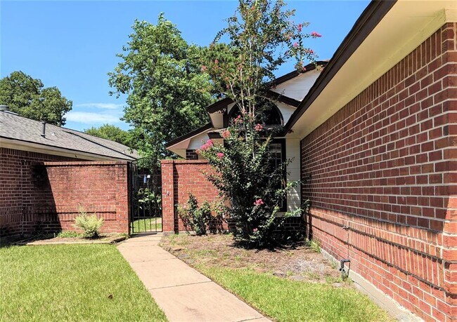 Building Photo - 18602 Willow Moss Dr