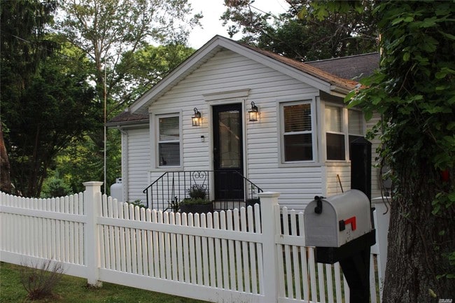 Building Photo - 92 Cedar Dr