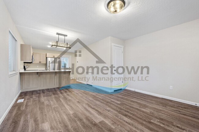 Foto del edificio - 2 Bedroom 2 Bath Home with Attached Garage Available in Coeur d'Alene!