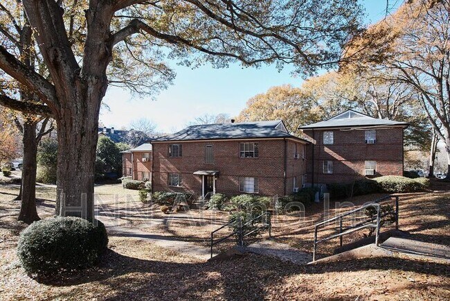 Foto del edificio - 1337 Briarwood Dr NE