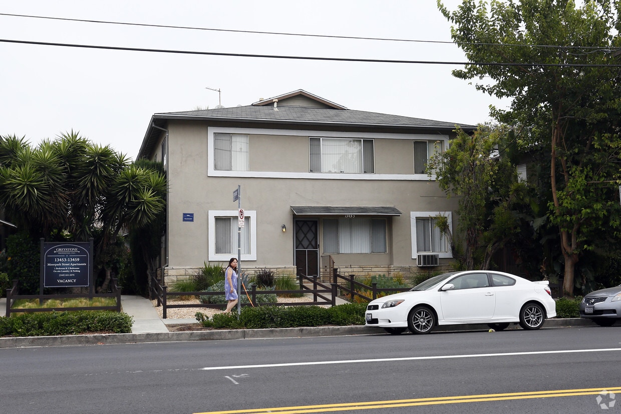 Primary Photo - Moorpark Street Apartments