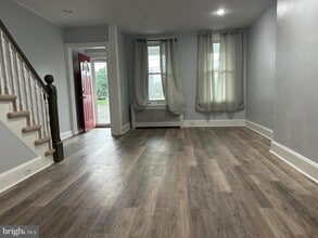 Building Photo - 478 Martin St
