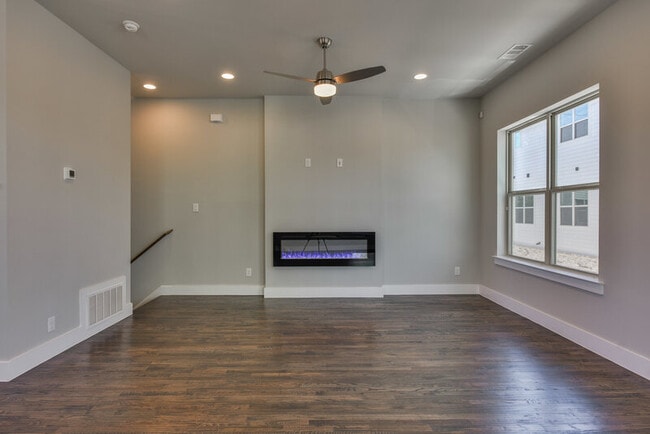 Photo - 736 N Plano Rd Townhome