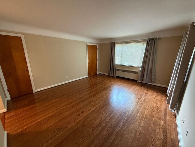 Foto del edificio - 5556 Beechmont Ave