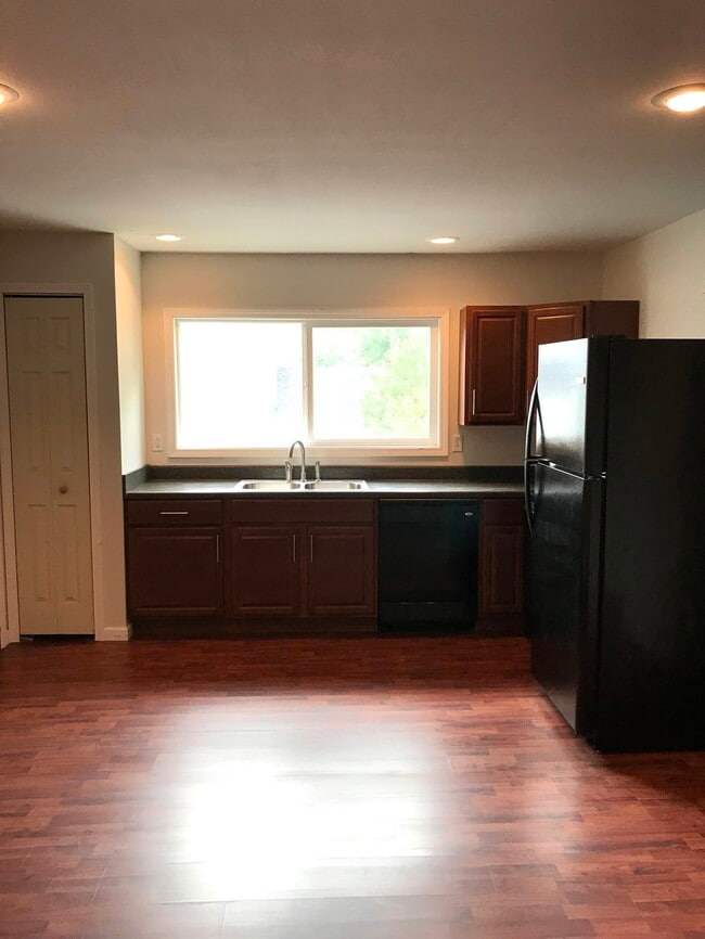 Foto del edificio - 13 Depot St