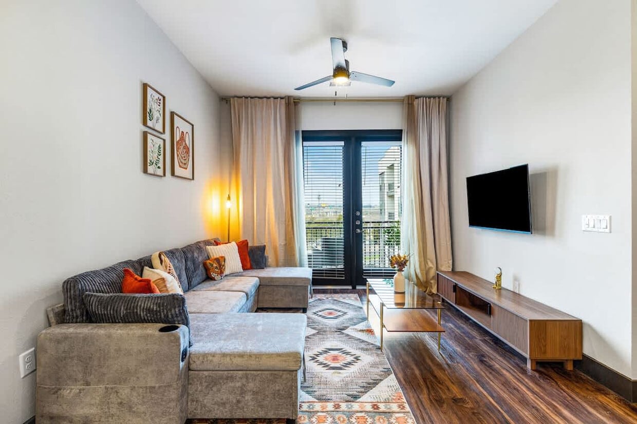 Foto principal - 9127 Research Blvd