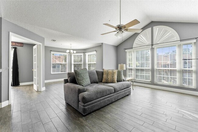 Foto del edificio - 660 Youngstown Pkwy