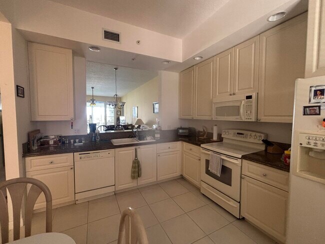 Building Photo - 15 Harbour Isle Dr W