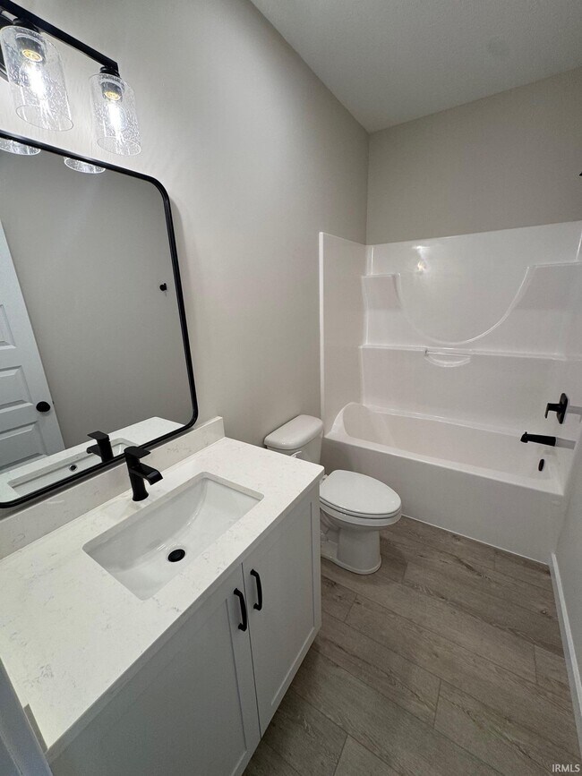 Foto del edificio - 1072 Emilee Ct