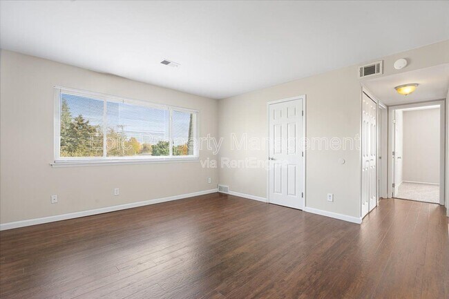 Foto del edificio - 23210 Huron River Dr