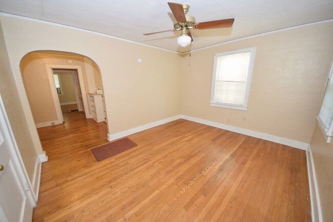 Building Photo - 1 bed, 1 bath unit in Vollintine Evergreen...