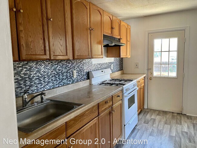 Building Photo - 3 br, 1 bath House - 521 Hess Street