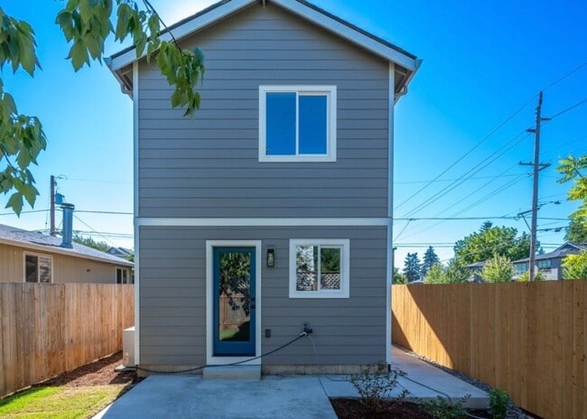 Building Photo - 8838 N Drummond Ave
