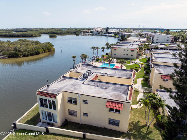 Foto del edificio - 1729 Minutemen Causeway
