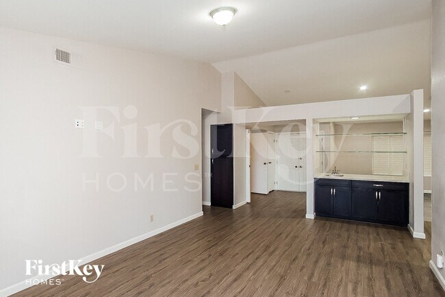 Building Photo - 354 Bekasina Dr