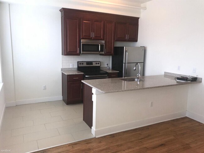 Foto del edificio - 1 br, 1 bath Condo - 613 N Lombardy St 207