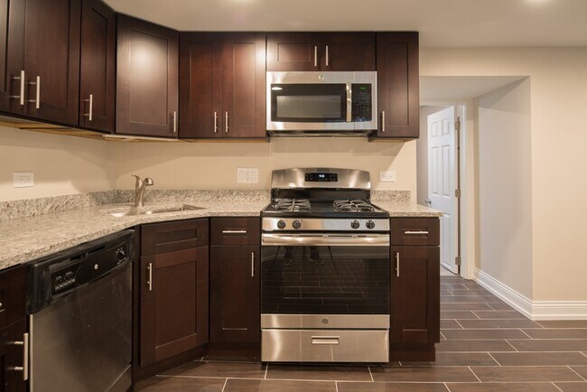 Building Photo - 2758 N Richmond St