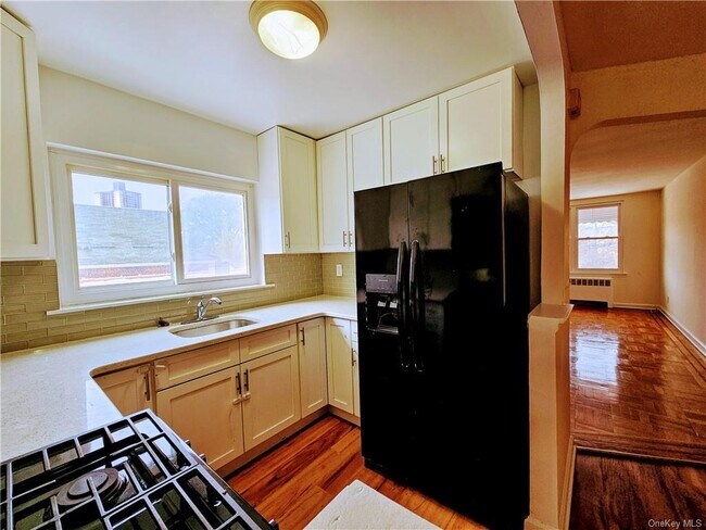 Foto del edificio - 1022 E 211th St