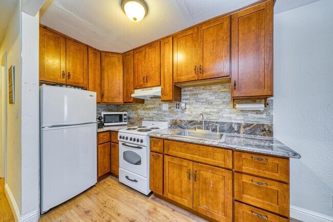 Building Photo - 1300 Regency Way