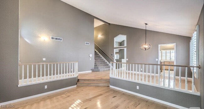 Foto del edificio - 2113 N Cedar Hills St