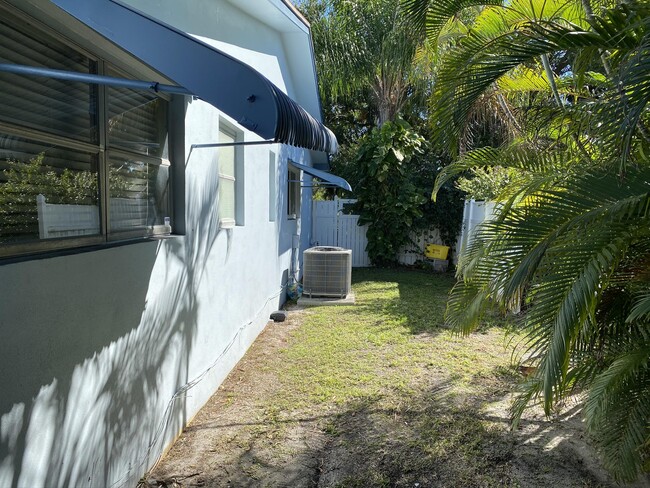 Foto del edificio - 834 Prosperity Farms Rd