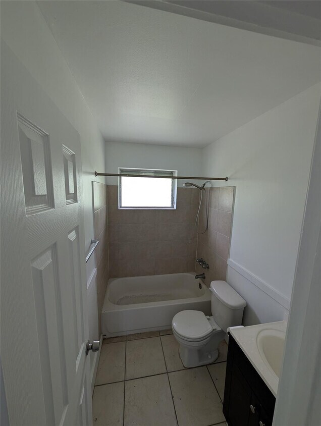 Building Photo - 751 NE 83rd Terrace