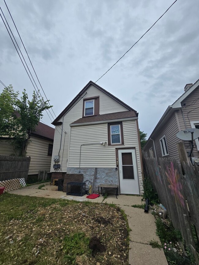 Building Photo - 523 E Locust St
