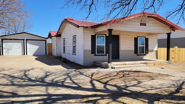Foto del edificio - Totally Updated 3/1/2 A MUST SEE! Available July 2026