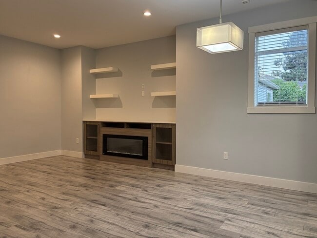 Building Photo - 826 Cadder Ave