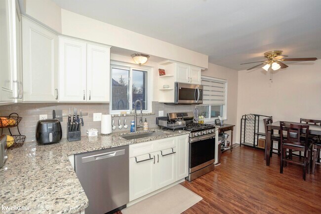 Foto del edificio - 28115 Little Mack Ave