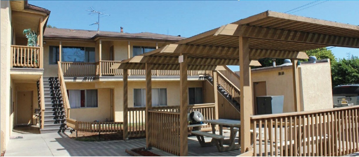Primary Photo - Chapman Villa Apartments