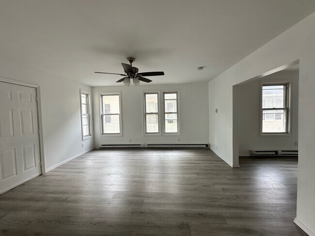 LV ROOM - 40 W Liberty St