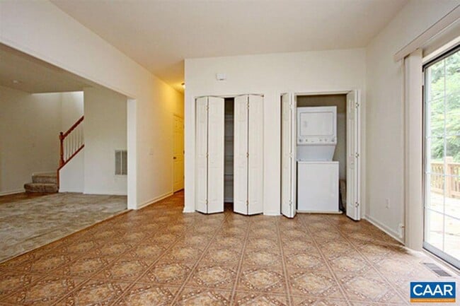 Building Photo - 224 Shamrock Rd